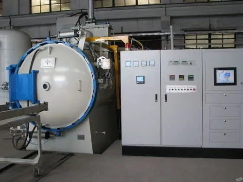 جودة  1300C Max. Temperature Vacuum Oil Quenching Furnace 380V Adjustable Voltage مصنع